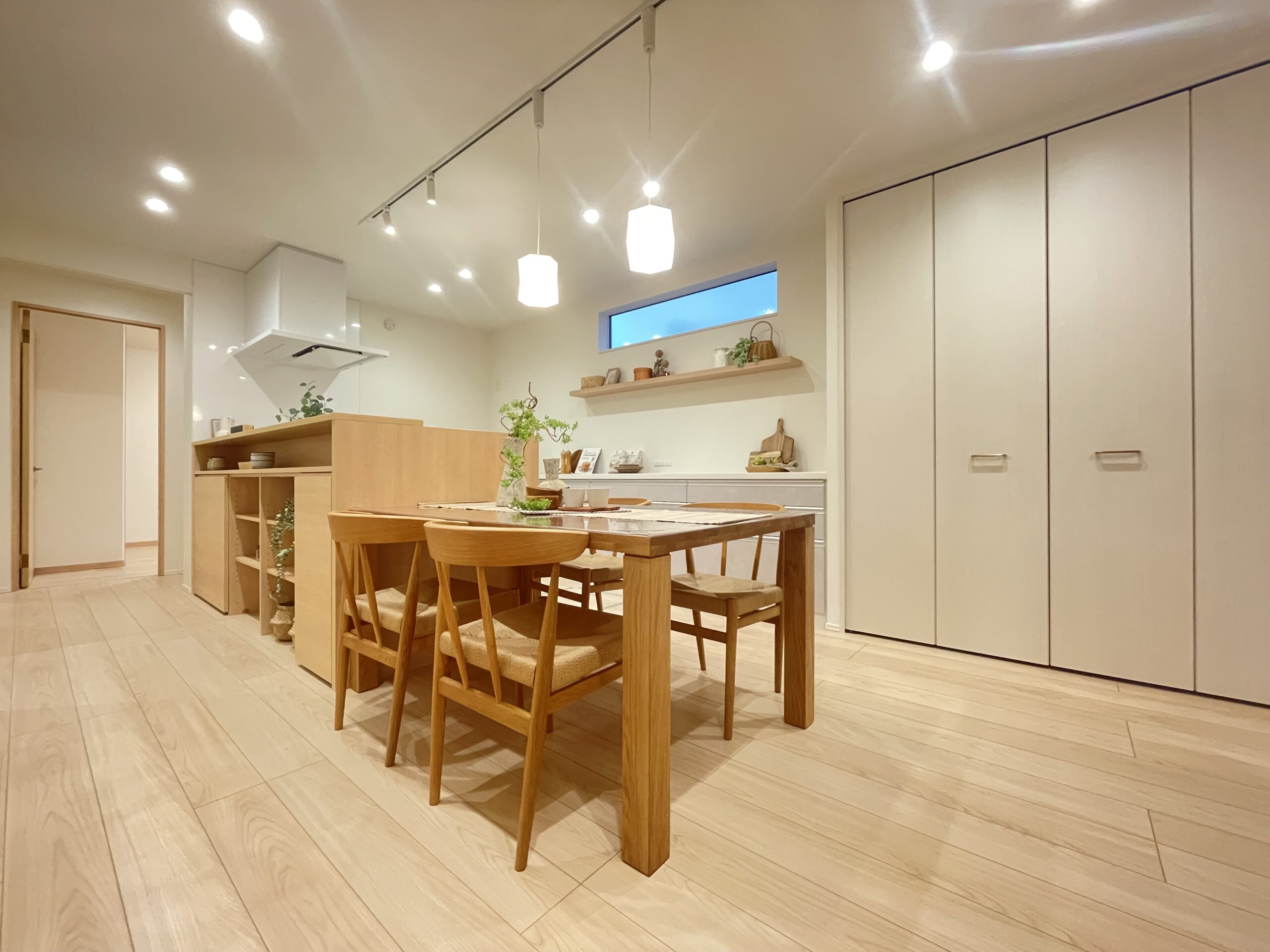 キッチン横のダイニングで家事動線◎