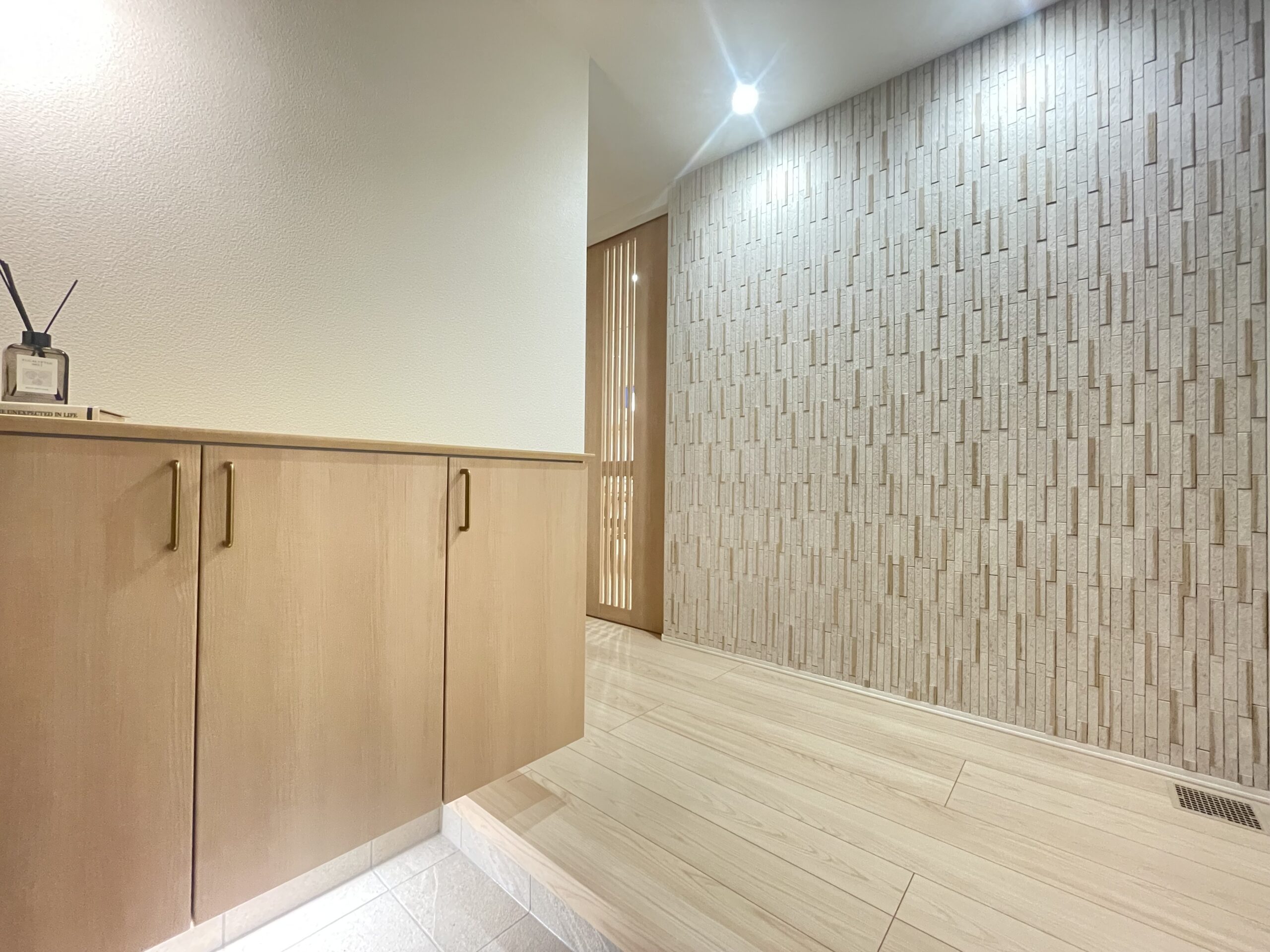 来客を出迎えるオシャレな玄関で♪