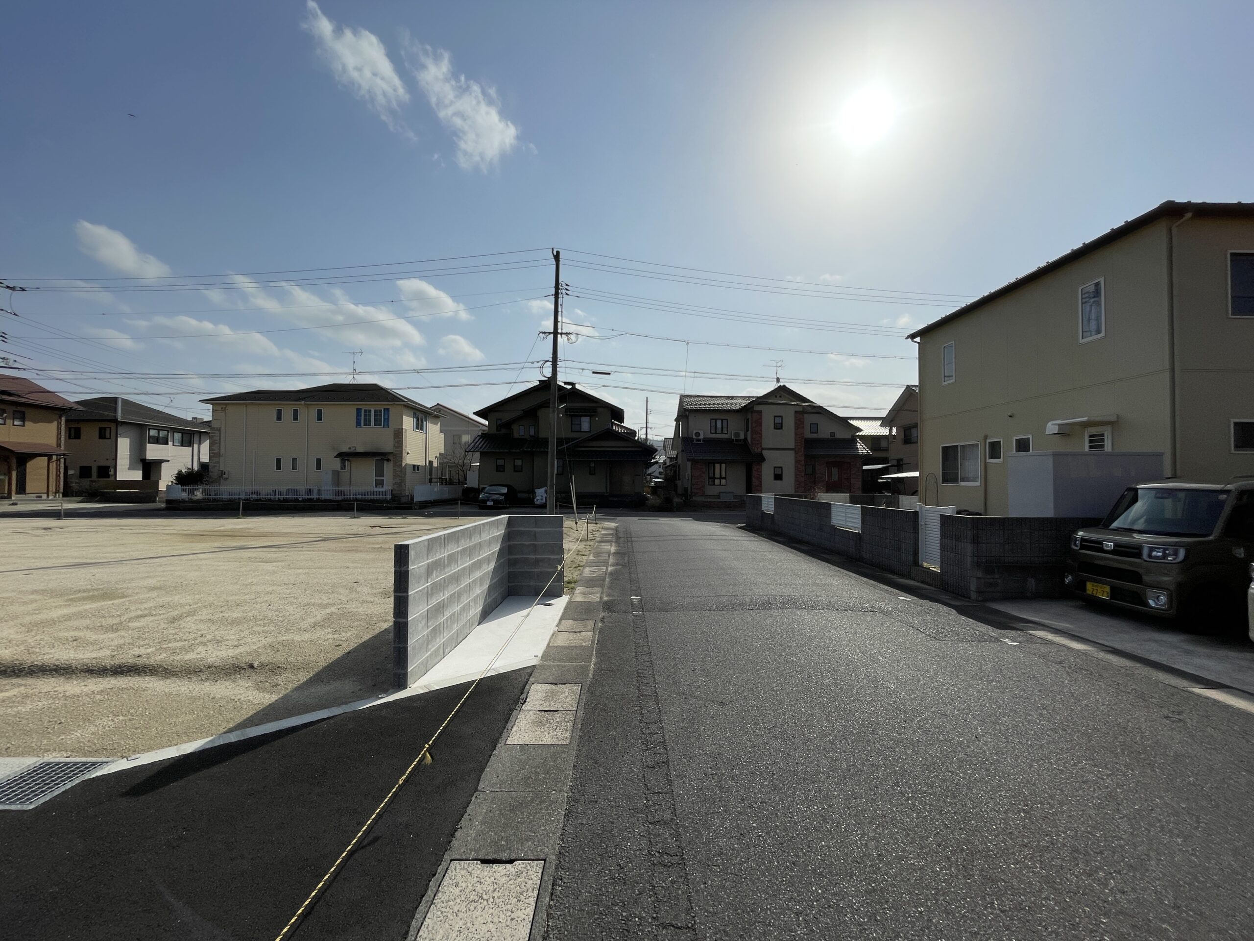 東向き前面道路（歩道）
