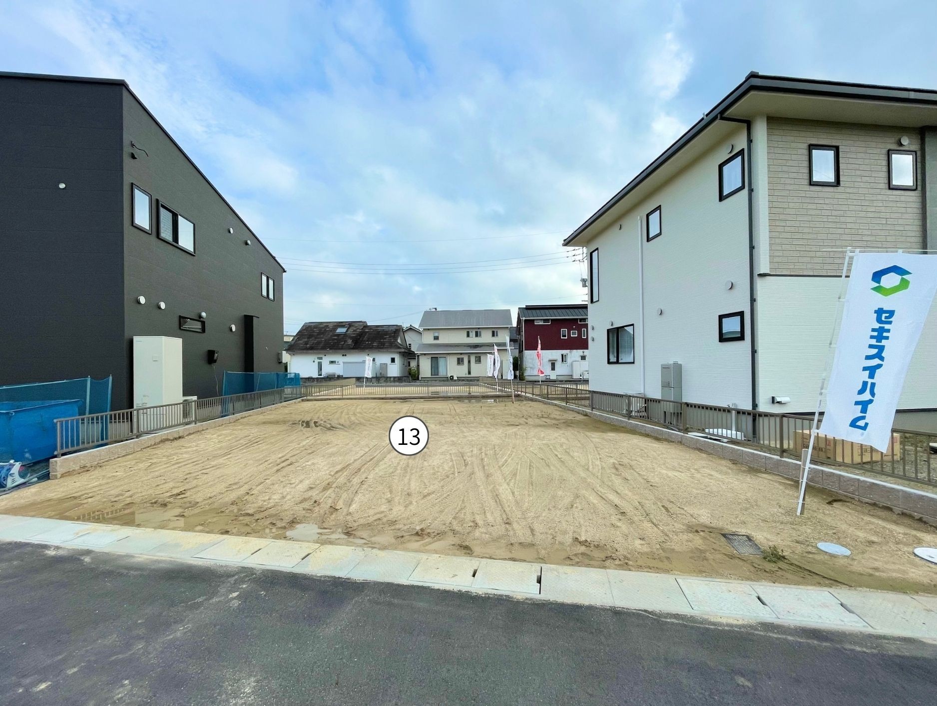 毎日の駐車や車のすれ違いもスムーズに行えます。