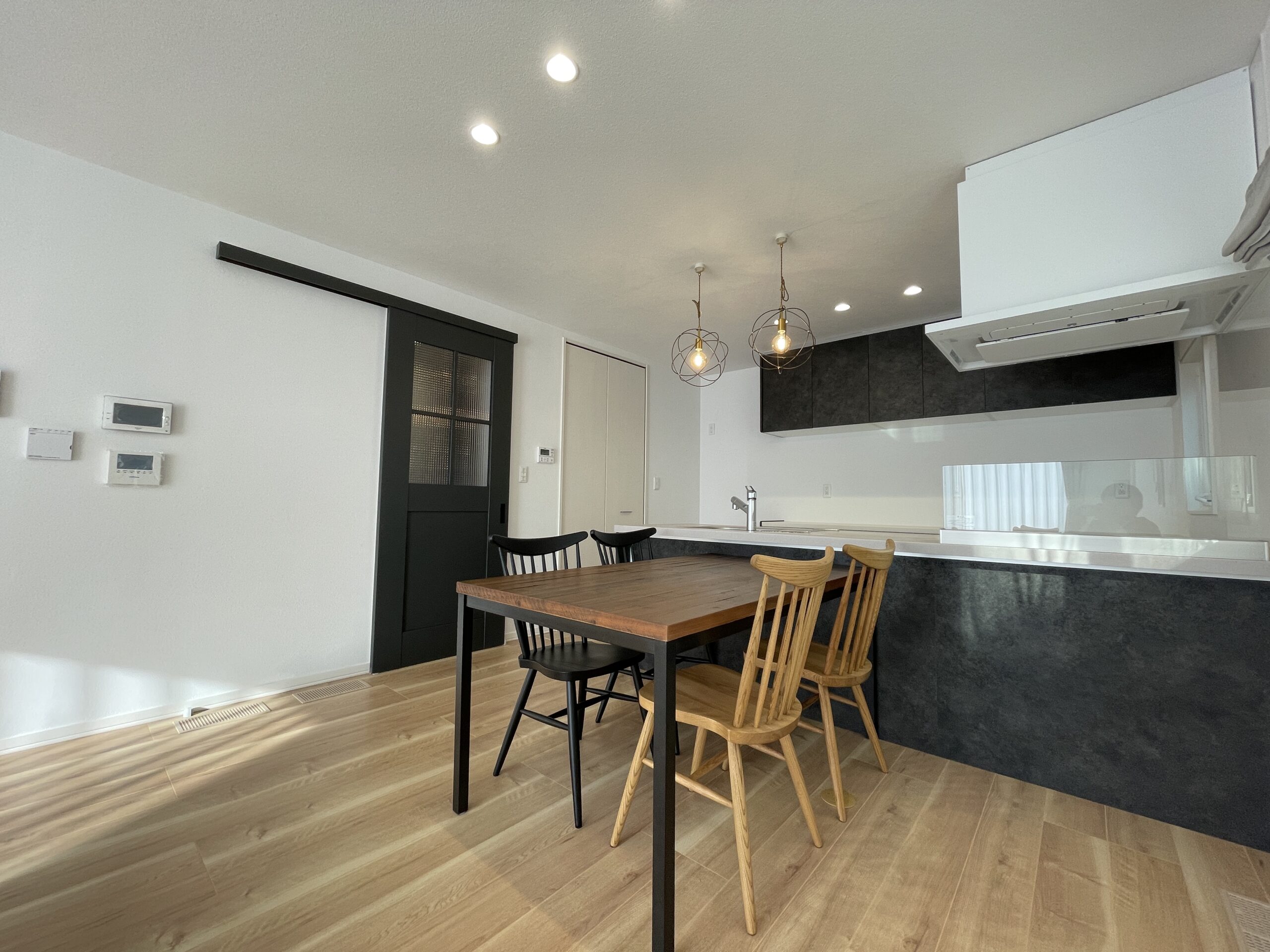 配膳・片付けの負担が軽減されるダイニングです。