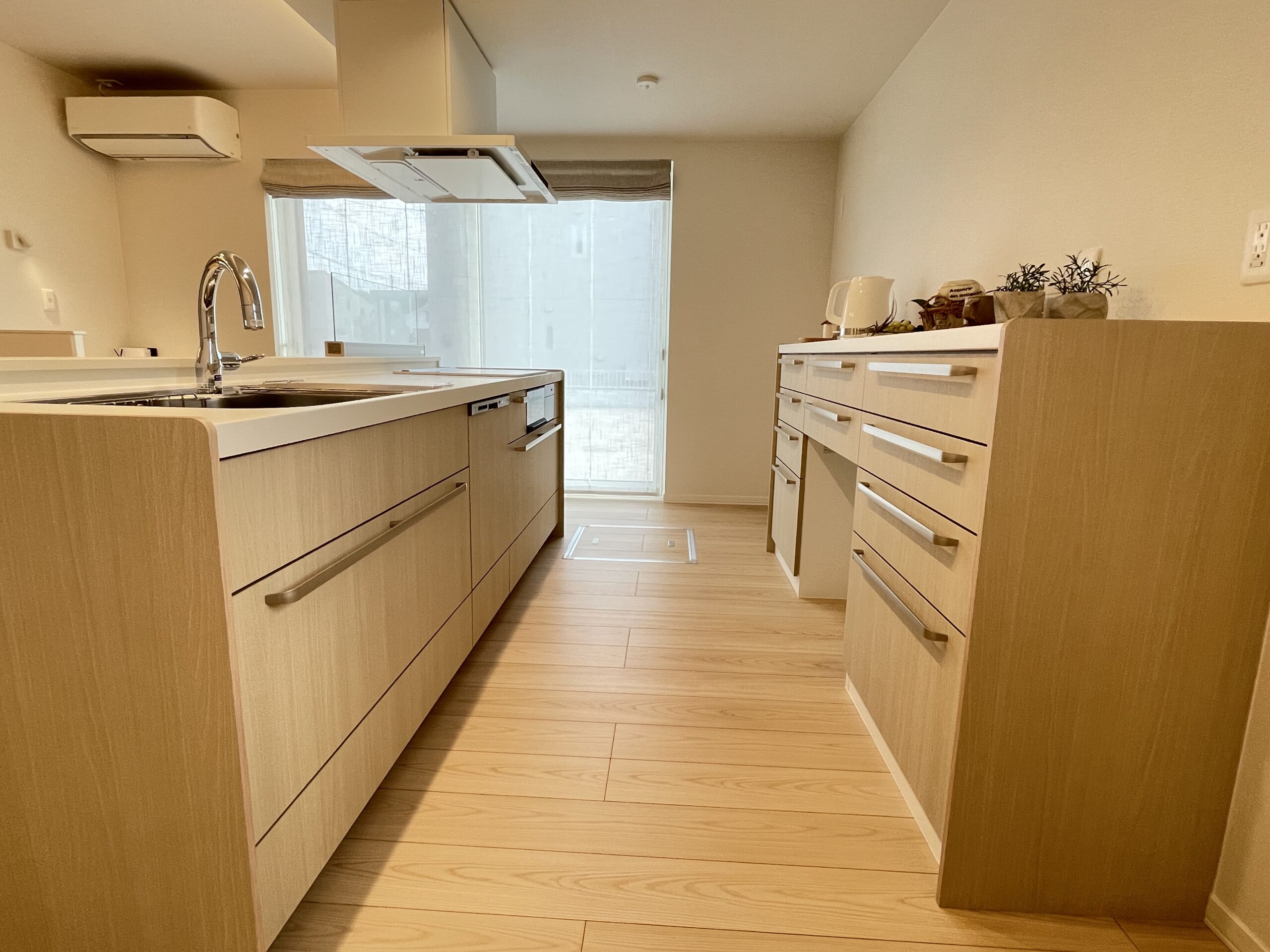 キッチンには大容量の収納があり使用しやすいです！