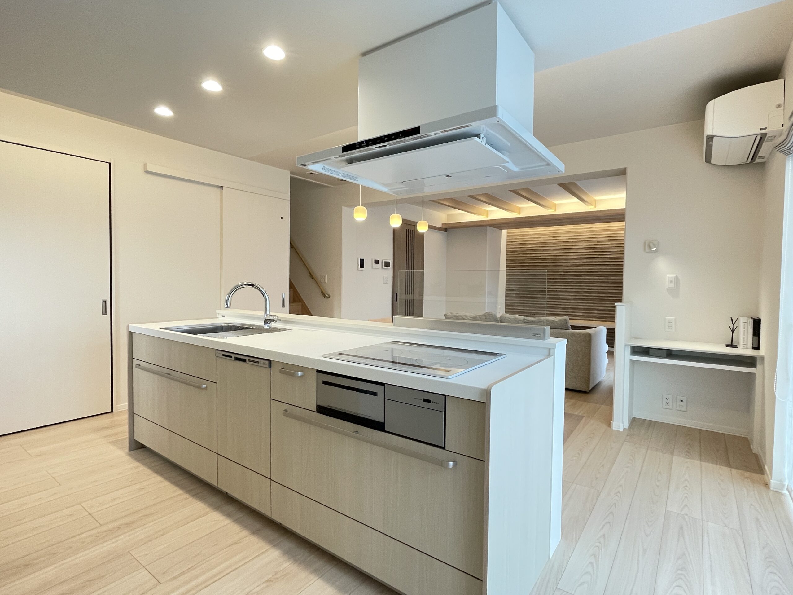 キッチンからリビングまで見通すことが出来ます！