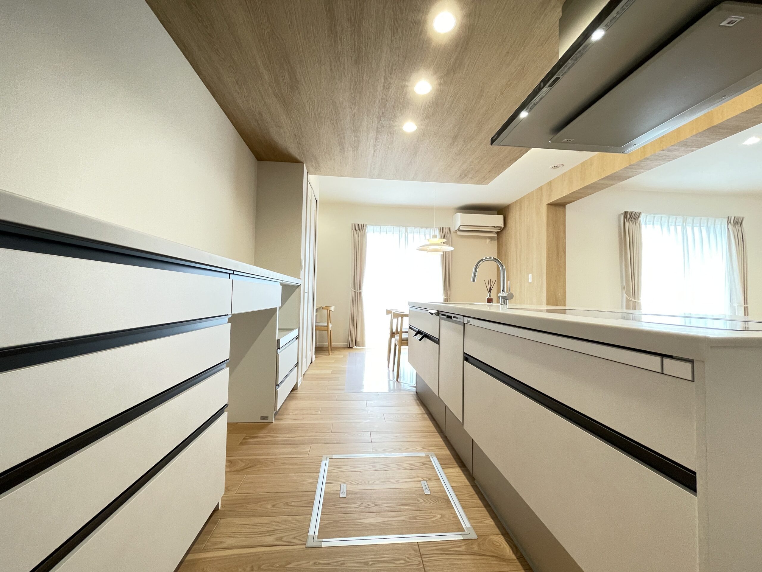 モダンで洗練されたデザインのキッチンです。