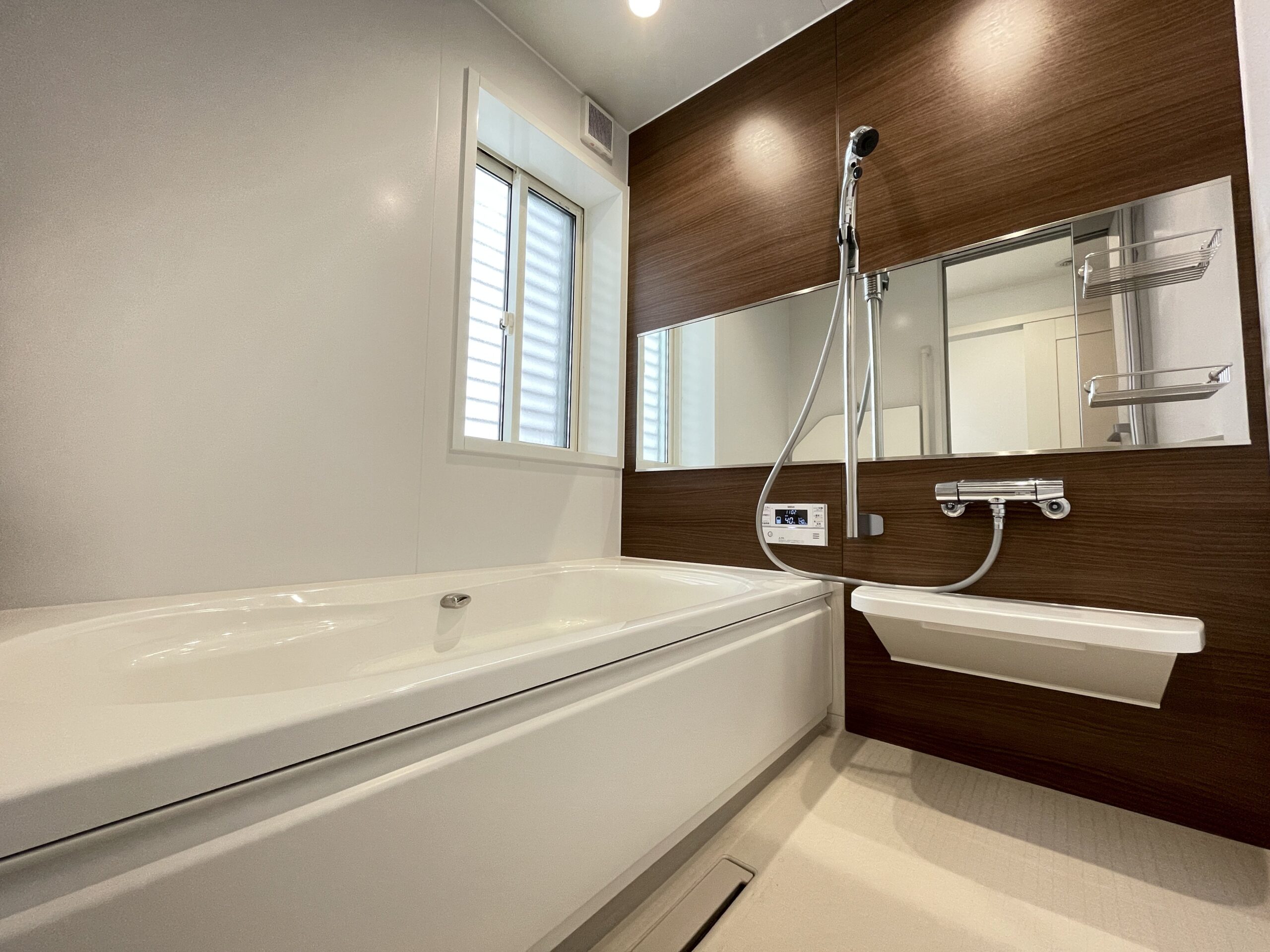 バスルームは高級感のあるブラウンがアクセントになっています！