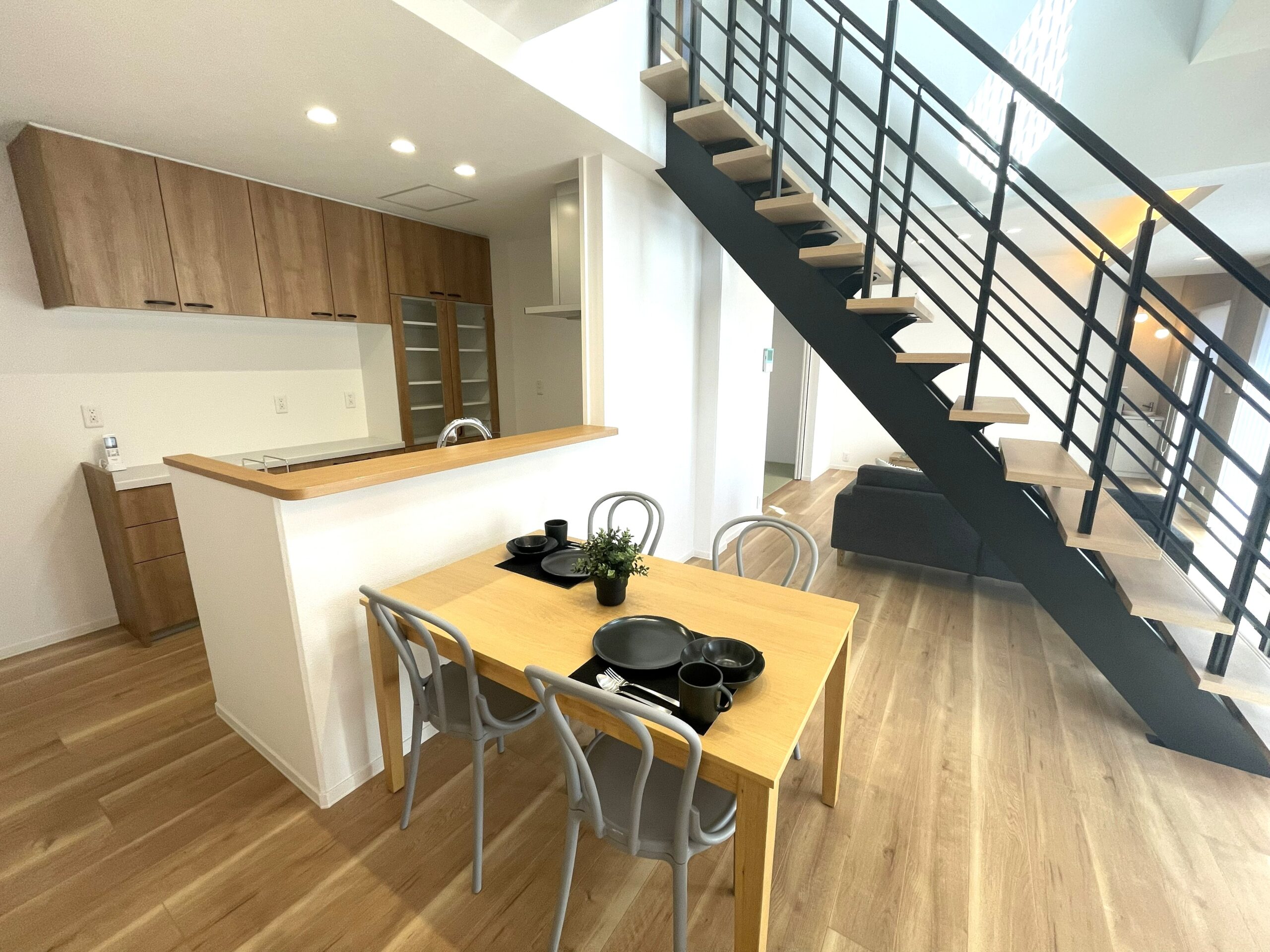 配膳や片付け、 お料理・食器の受け渡しがスムーズな配置♪