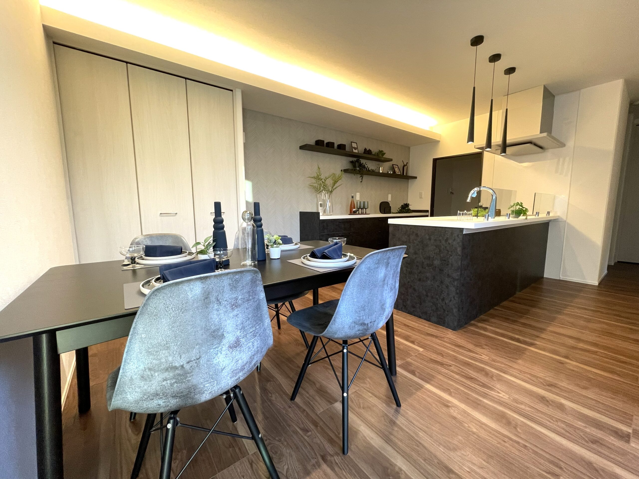 黒を基調とした、カフェのようなキッチン♪