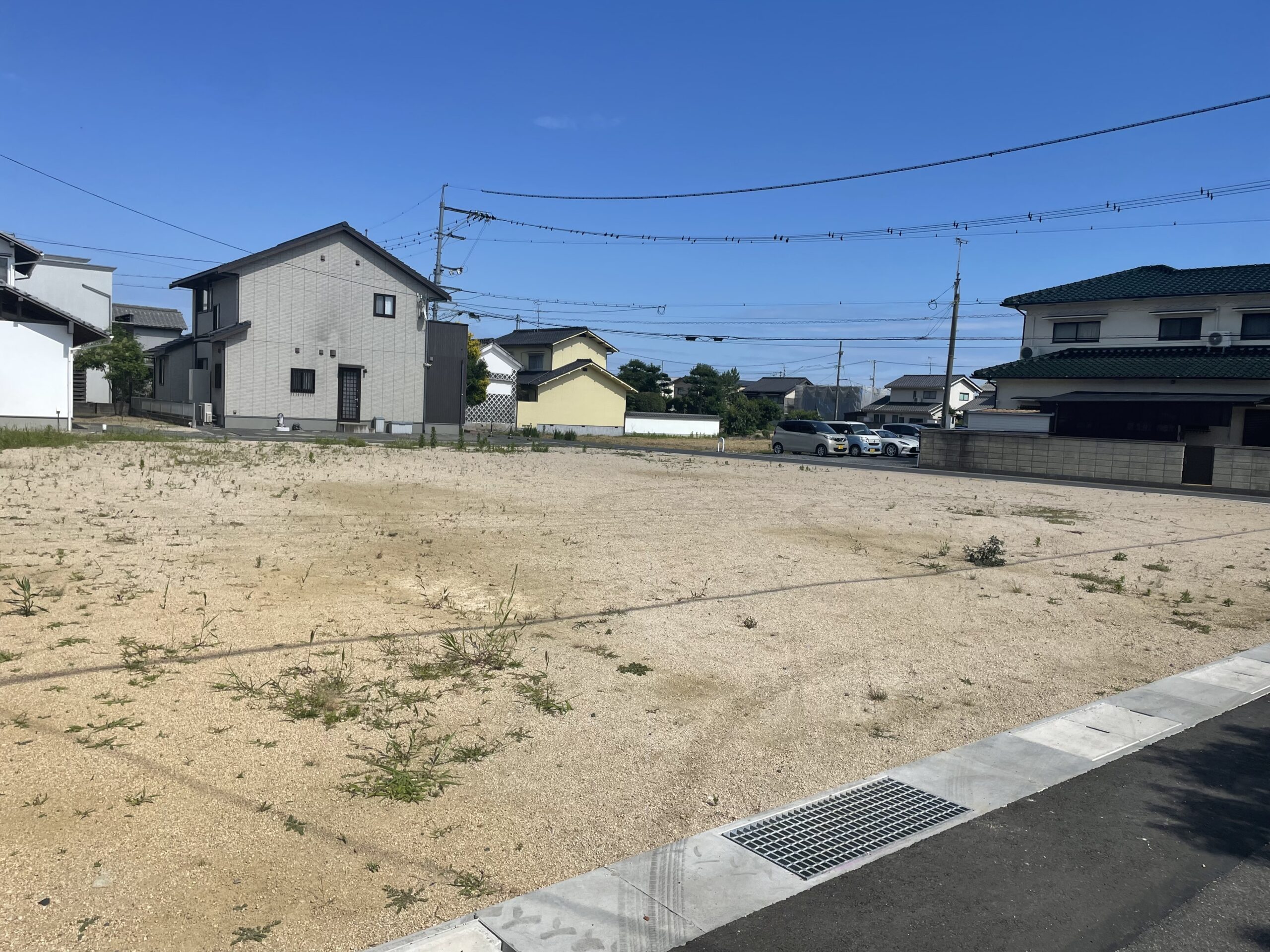 高島小学校の目の前にある全3区画の分譲地です！