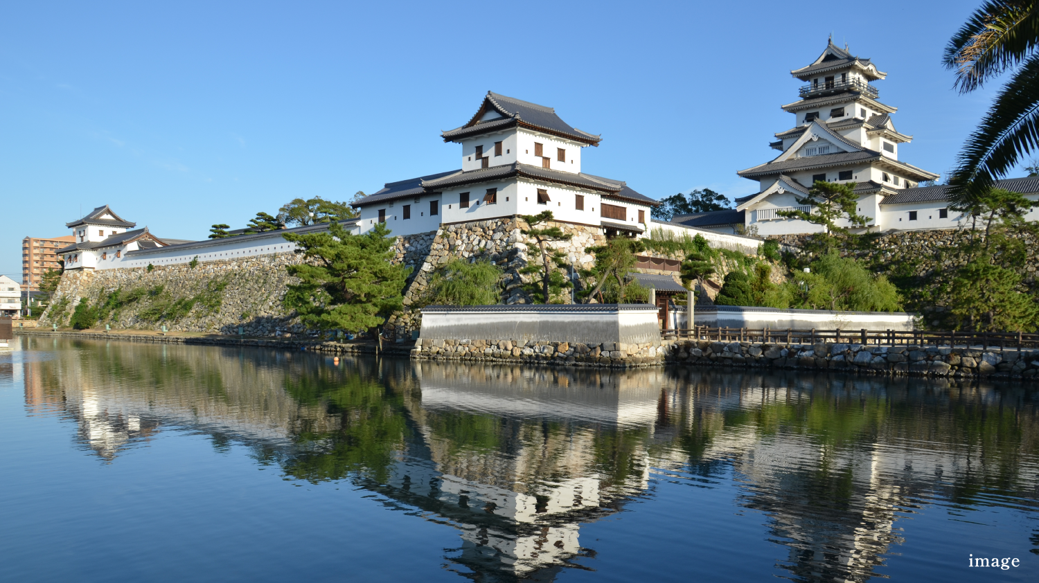 日本最大水城の「今治城」のイメージ画像