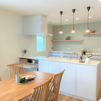 明るいリビングの写真