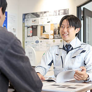 設計 末石の仕事の様子