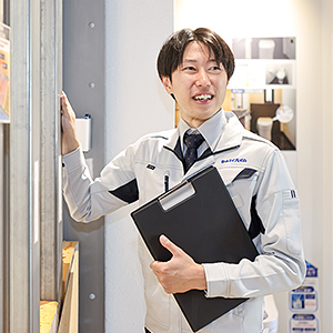 設計 末石の仕事の様子